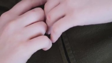 Fermuarın fermuarlı çekimini her gün kapat, dramatik görünüm sinematik 4k nofiltre gerçek lide nofiltresi