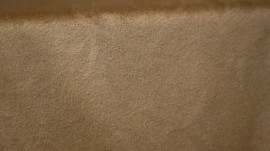 Parlak spandeks likra kumaşının detaylı kumaş dokusunu kapayın ve makro yakın plan çekimde doli ile akın edin. Dalgalı, temiz elastik dokuma malzemesi. Tekstil soyut arka planı. Kıyafet endüstrisi konsepti.