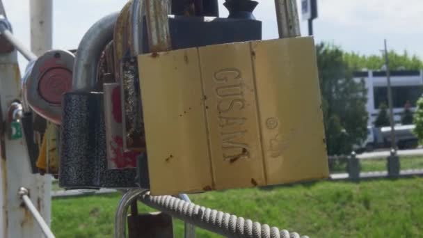 Lovers Lock Sways Wind Cars Drive Video Cinematic Footage Filming — Stock Video