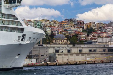 İstanbul, Türkiye - Ağustos 2014. Şehir ve liman