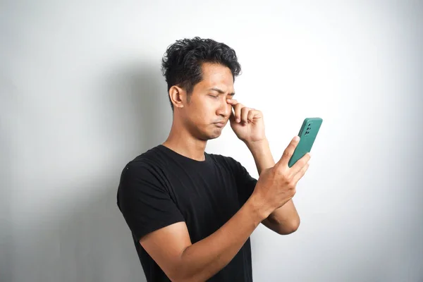 Gestresster Mann Erhält Nachricht Mit Schlechten Nachrichten Auf Smartphone Schock — Stockfoto