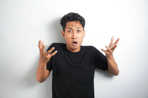 Shocked Cara Hombre Asiático Camisa Negra Sobre Fondo Gris —  Fotos de Stock