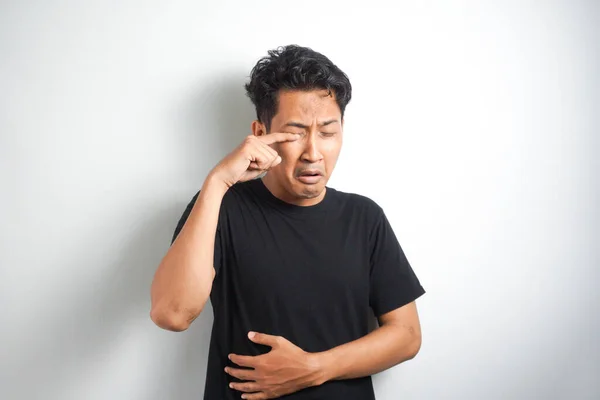 Azjatycki Młody Człowiek Płacze Wycierając Łzy Palcem — Zdjęcie stockowe