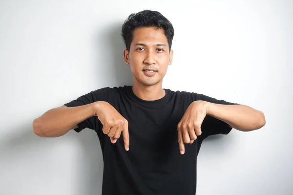 Şok Olmuş Asyalı Adam Siyah Shirt Giyip Aşağıdaki Fotokopi Alanını — Stok fotoğraf