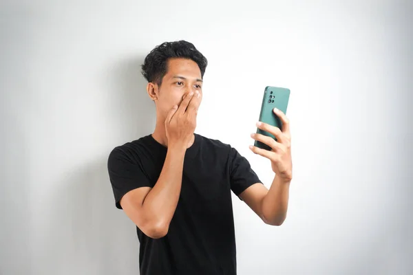 Wow Gesicht Ihres Asiatischen Mannes Schockiert Smartphone Auf Isoliertem Grauen — Stockfoto