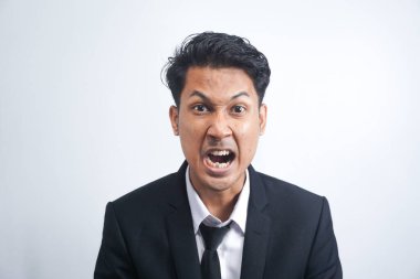 Kızgın genç adamın portresi