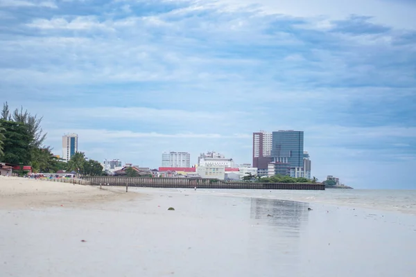 Los Edificios Ciudad Balikpapan Visto Desde Playa Imagen de stock