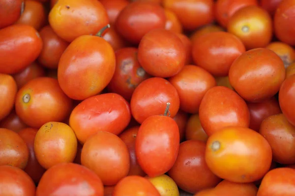 Tomater Liggande Hög Ovanpå Varandra Tomatkonsistens Selektiv Inriktning — Stockfoto