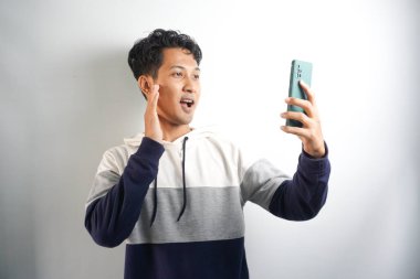 Görüntülü arama smartphone sahip adam yakın çekim