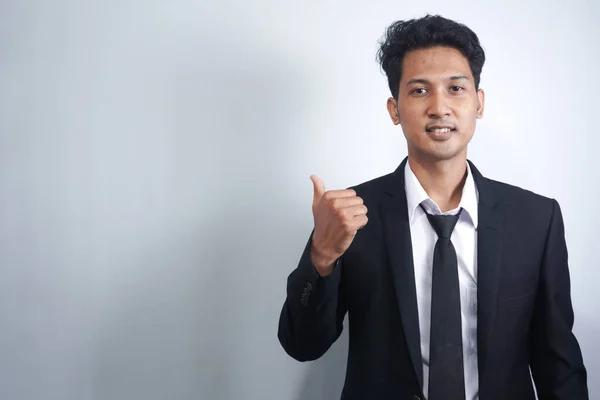 Junger Hübscher Asiatischer Mann Businesskleidung Lächelt Und Blickt Die Kamera — Stockfoto
