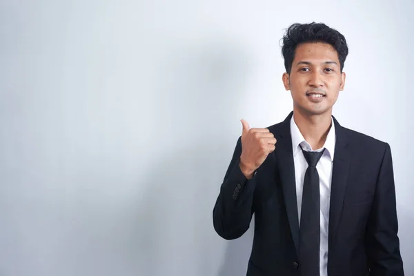 Junger Hübscher Asiatischer Mann Businesskleidung Lächelt Und Blickt Die Kamera — Stockfoto