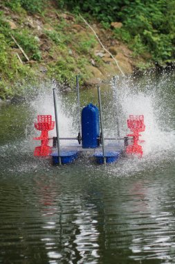 Oksijen sembollü su kaynaklarına oksijen eklemek için havacı türbini çarkı. Suya oksijen ekliyorum. Havacının işi, göldeki bıçaklarla. .