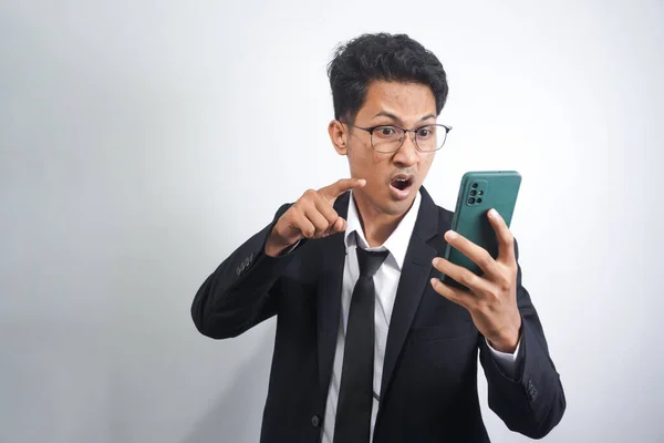 Гнев Мобильного Телефона Безумная Эмоция Выражающая Партнеру Интернет Людей Понятие — стоковое фото