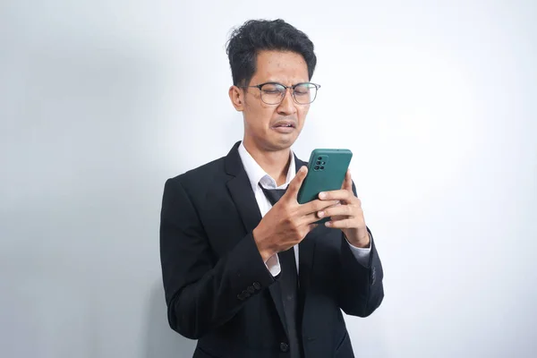 Asian Guy Wearing Suit Looks Sad Reading Online News His — Foto Stock