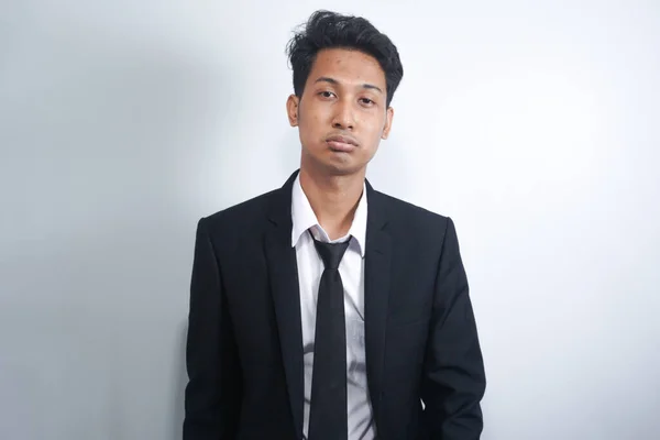 Takım Elbiseli Kravatlı Genç Bir Adamı Izole Edilmiş Beyaz Arka — Stok fotoğraf
