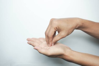 El yıkamanın altı adımından biri.