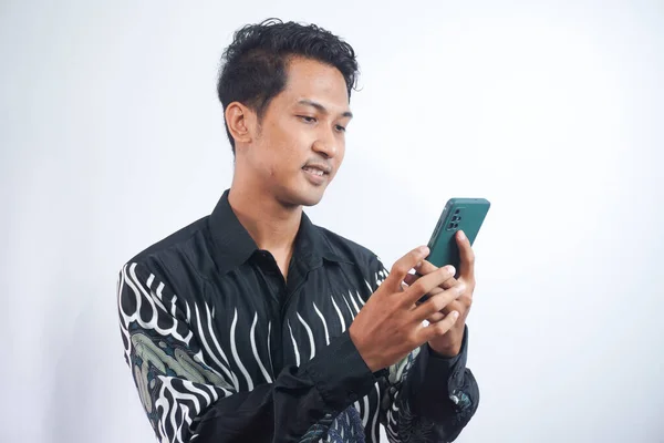 Portrait Jeune Homme Asiatique Excité Joyeux Portant Une Chemise Batik — Photo