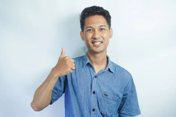 Leuke Assertieve Donkerharige Aziatische Man Dragen Blauwe Shirt Til Handen — Stockfoto