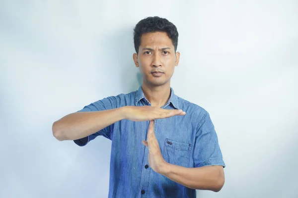 Asiatico Giovane Uomo Una Camicia Blu Mostra Gesto Con Mani — Foto Stock