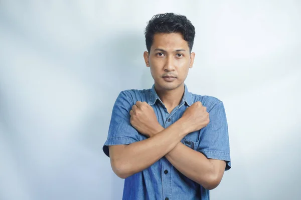 Азіатська Людина Демонструє Жест Подібної Форми Руками Висловлює Відмову Розбіжності — стокове фото