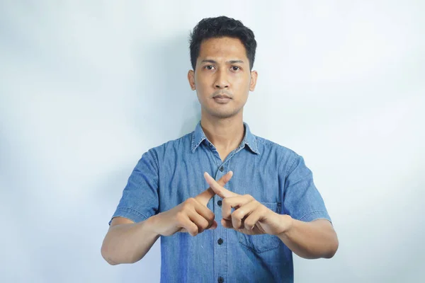 Asiático Mostrando Gesto Forma Com Mãos Expressando Recusa Discordância Jovem — Fotografia de Stock