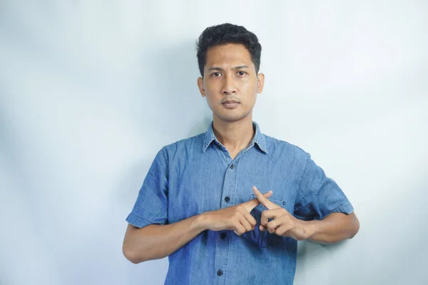 Asyalı Biri Elleri Ile Şekli Hareketi Gösteriyor Reddediyor Anlaşmazlık Gösteriyor — Stok fotoğraf