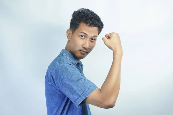 Joven Asiático Hombre Usando Azul Camisa Pie Sobre Aislado Blanco —  Fotos de Stock