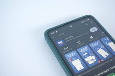 Balikpapan, 1 Temmuz 23. BRI cep telefonu akıllı telefonda, Endonezya 'da popüler bir banka uygulaması