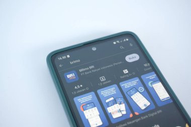 Balikpapan, 1 Temmuz 23. BRI cep telefonu akıllı telefonda, Endonezya 'da popüler bir banka uygulaması