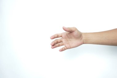 Beyaz bir arka planda el sıkışan bir adam izole edilmiş. Erkek el sıkışmaya hazır.