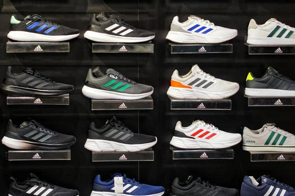 10 000 000 imagenes de Adidas outlet libres de derechos Depositphotos