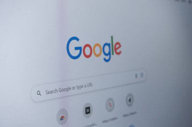 Balikpapan, 1 Mayıs 24. Dizüstü bilgisayarda Google arama motoru web sitesi