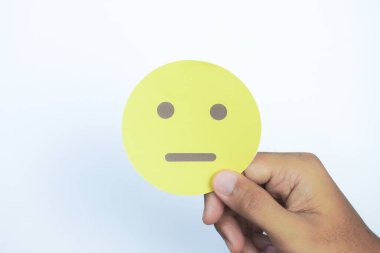Tarafsız emoji suratlı bir adam.. 