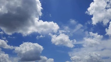 Güzel mavi gökyüzü ve bulutlar doğal arka plan.