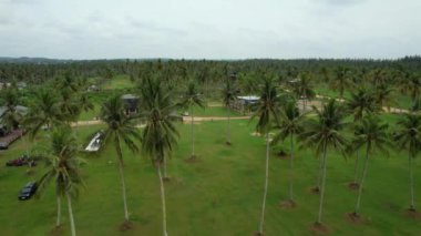 Endonezya, Balikpapan 'daki Watu Sahili' nin havadan görünüşü.