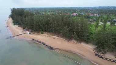 Endonezya, Balikpapan 'daki Watu Sahili' nin havadan görünüşü.