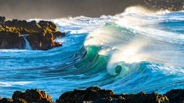 Grüne Und Blaue Wellen Brechen Der Nordküste Der Insel Teneriffa — Stockfoto