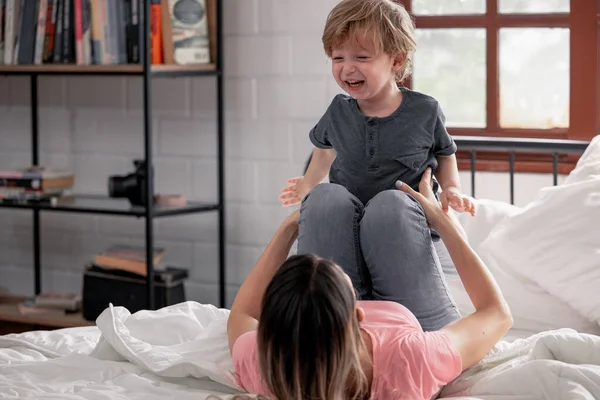 Jeugdherinneringen Zijn Gevuld Met Zorgeloze Vreugdevolle Opwindende Momenten Ouders Besteden — Stockfoto