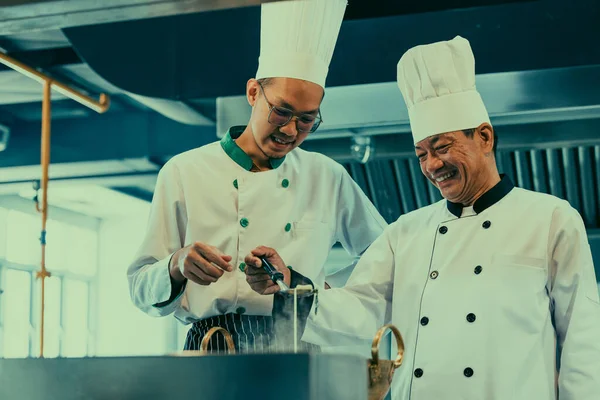 Escuela Culinaria Los Adolescentes Aprenden Los Chefs Reales Cómo Hacer — Foto de Stock