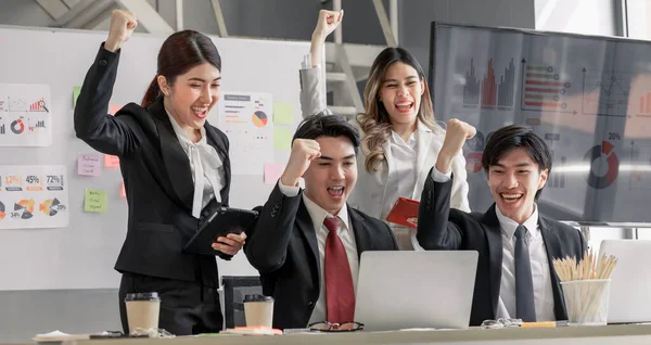 Agile Business Team Performance Receives Positive Client Feedback Meets Expectations — Stock Photo, Image