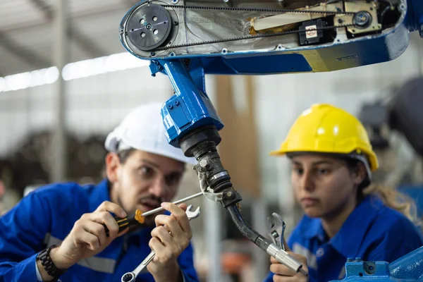 Les Techniciens Robotiques Serrent Desserrent Les Composants Avec Tournevis Une — Photo