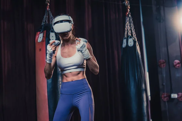 Fitness Lovers Battle Other Gym Members Wearing Virtual Reality Goggles — Stock Photo, Image