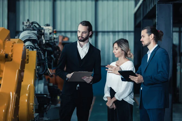 Roboterfabrikbesitzer Erklären Diskutieren Funktionalität Und Leistung Von Robotersystemen Mit Dem — Stockfoto