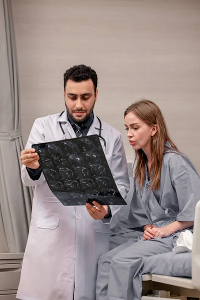 Physician Radiologist Analyze Medical Images Including Mri Film Identify Patient — Stock Photo, Image