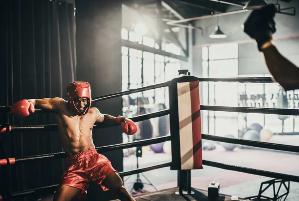 Boxer Verwenden Verschiedene Schlagkombinationen Darunter Jab Haken Uppercut Cross Swing — Stockfoto