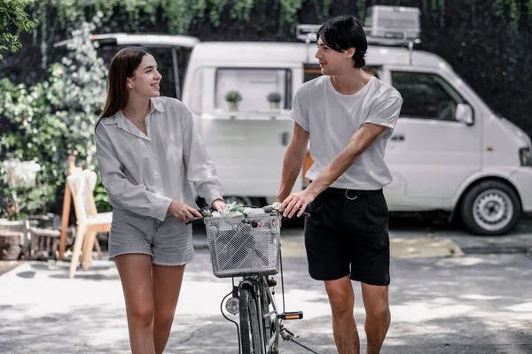 Futuros Parceiros Vida Andam Bicicleta Juntos Amor Romântico Carinho Devoção — Fotografia de Stock