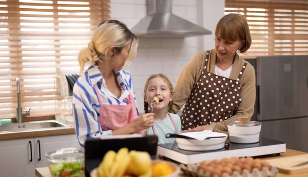 Multi Generational Family Members Explore New Tasteful Recipes Tablet Make — Stock Photo, Image