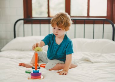 Eğitsel oyuncaklar ve yapı taşları olmanın yanı sıra çocuğun beynini geliştirmesine, el göz koordinasyonunu geliştirmesine, motor becerilerini geliştirmesine, konsantrasyonunu artırmasına, yaratıcılık ve problem çözme becerilerini geliştirmesine yardımcı oluyor.