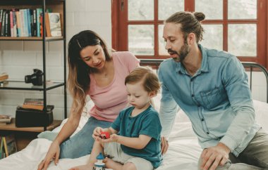 Eğitsel oyuncaklar ve yapı taşları olmanın yanı sıra çocuğun beynini geliştirmesine, el göz koordinasyonunu geliştirmesine, motor becerilerini geliştirmesine, konsantrasyonunu artırmasına, yaratıcılık ve problem çözme becerilerini geliştirmesine yardımcı oluyor.