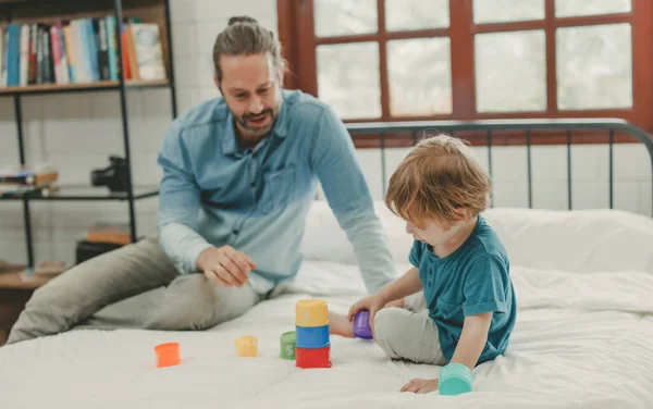 Naast Leuk Educatief Speelgoed Bouwstenen Helpen Kinderen Hersenen Ontwikkelen Oogcoördinatie — Stockfoto